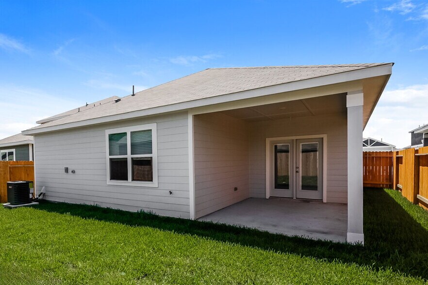 Building Photo - 16431 Honeysuckle Hl Dr