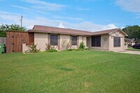 Building Photo - 5409 Queen Ct
