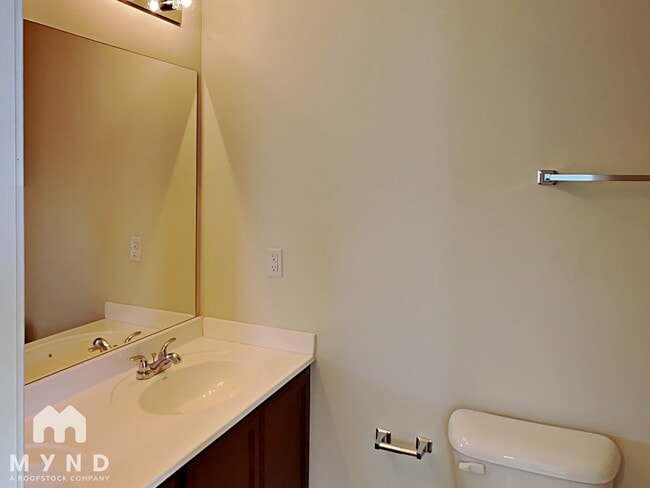Building Photo - 2547 Piering Dr