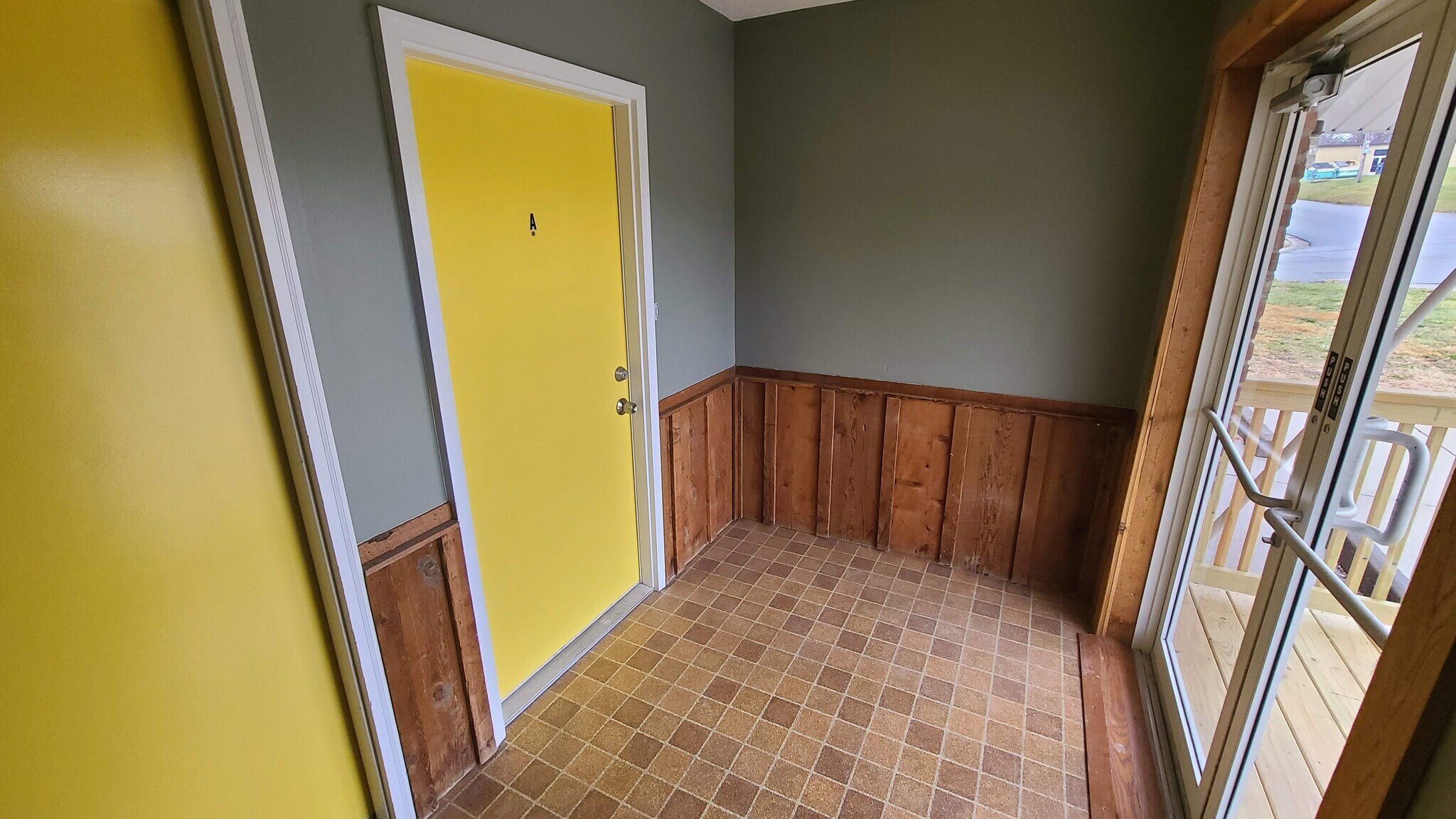 Building Photo - 225 Lexington Rd