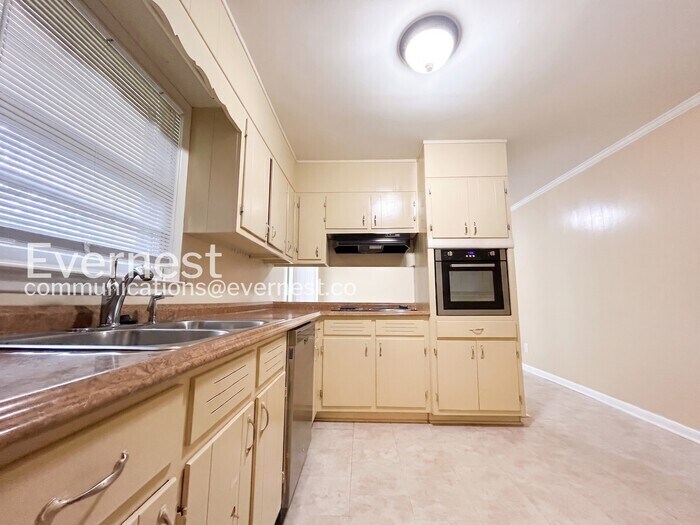 Building Photo - 3460 Estes Dr