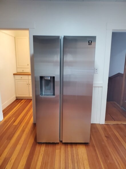 Building Photo - 25 Oak St