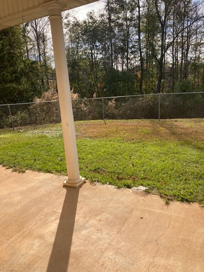Building Photo - Perkinston 3 Bedroom