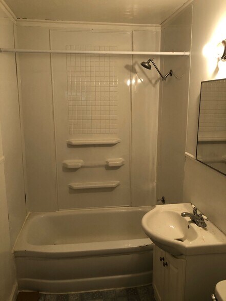Building Photo - 4515 Elmhurst