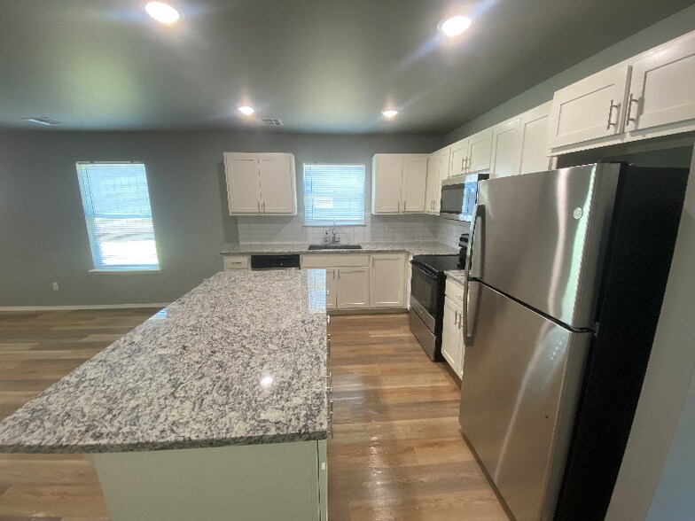 Building Photo - 213 S Fairland Ave