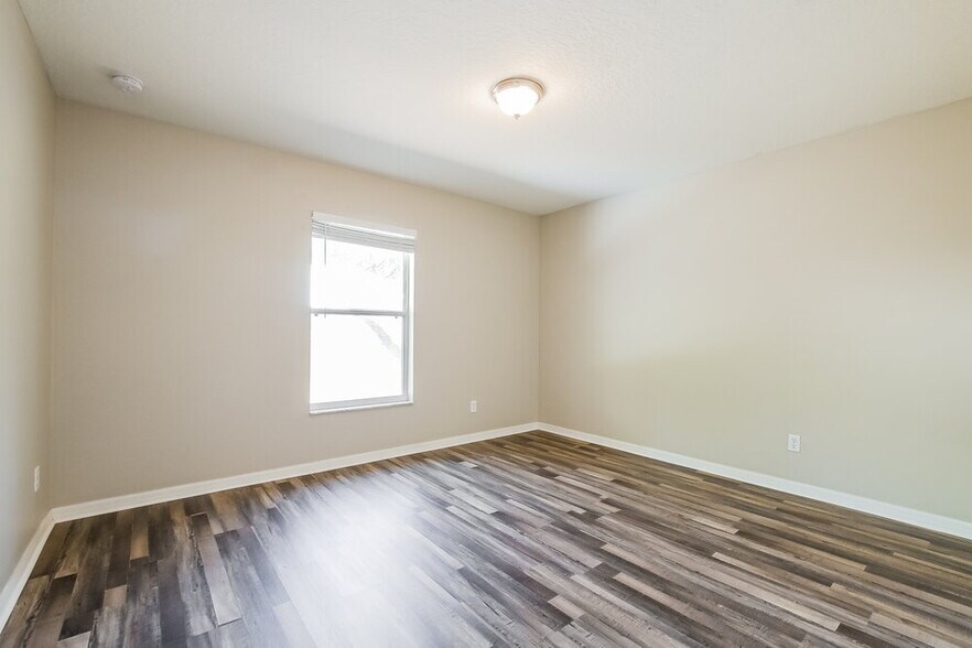 Building Photo - 471 Shady Creek Ln