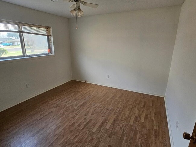 Building Photo - 4701 Crepe Myrtle Ln