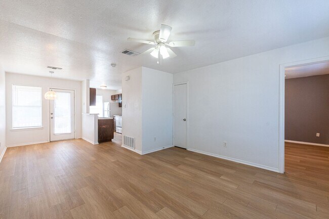 Building Photo - 5904 Greengate Dr