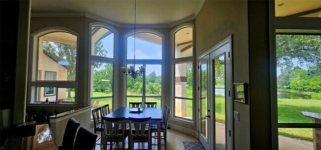 Building Photo - 943 High Meadow Ranch Dr