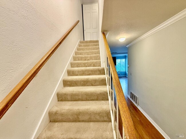 Building Photo - 1121 Grove Cir