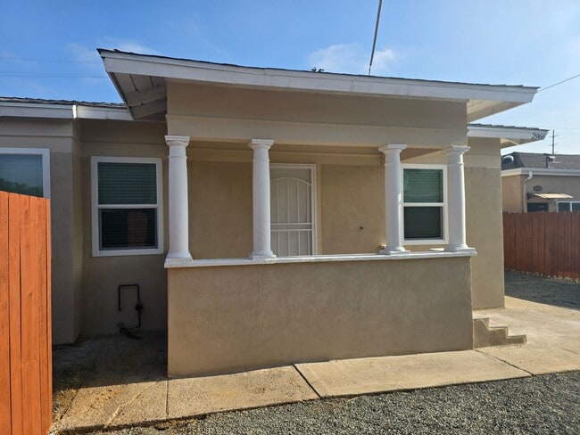 Primary Photo - Large 2 bed 1 Bath House