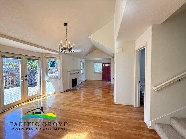 Building Photo - Updated 3 Bedroom in Pacific Grove!