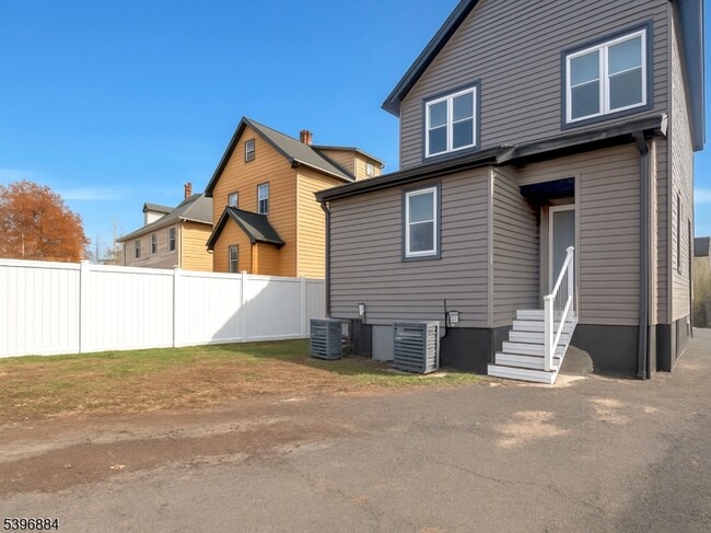 Building Photo - 385 E Main St