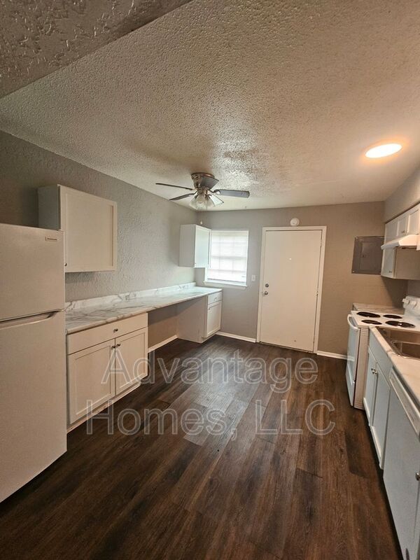 Building Photo - 711 N 70th St