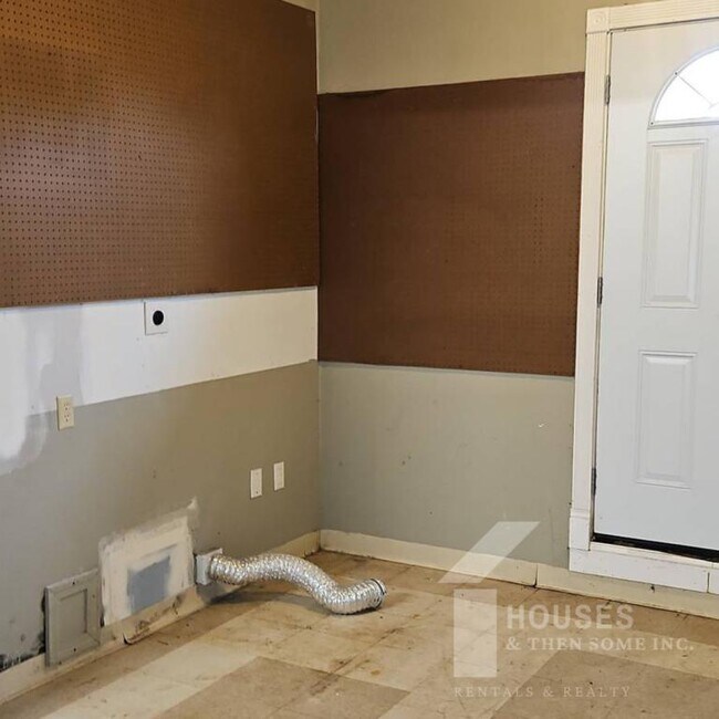 Building Photo - 423 Rollingwood Dr