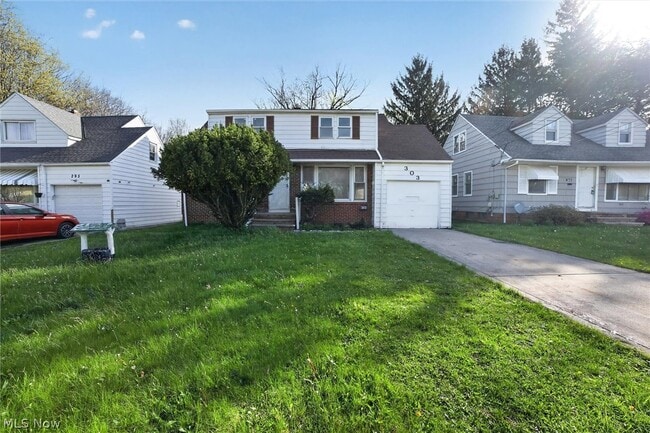 Building Photo - 303 S Green Rd