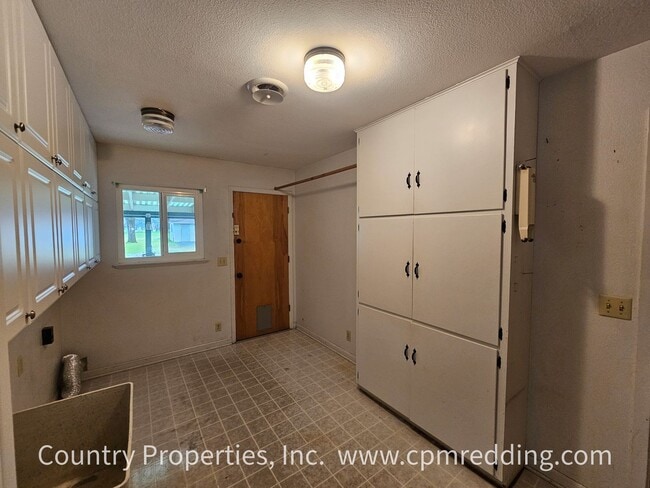 Building Photo - Renovated Gated House on an Acre with Detached Shop in Cottonwood!