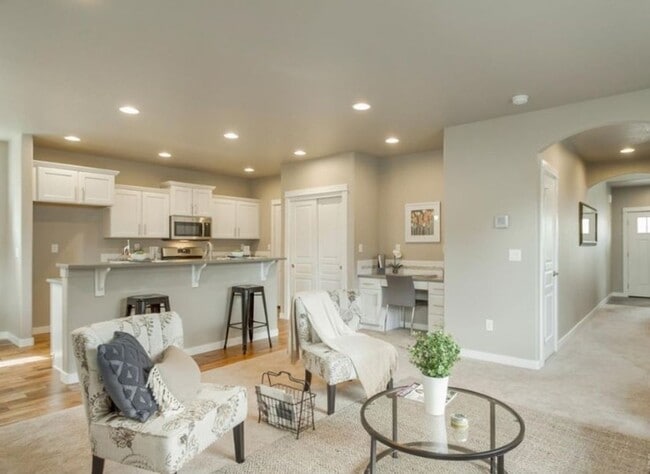 Building Photo - 3 Bedroom 2.5 Bath Charming Redmond Home