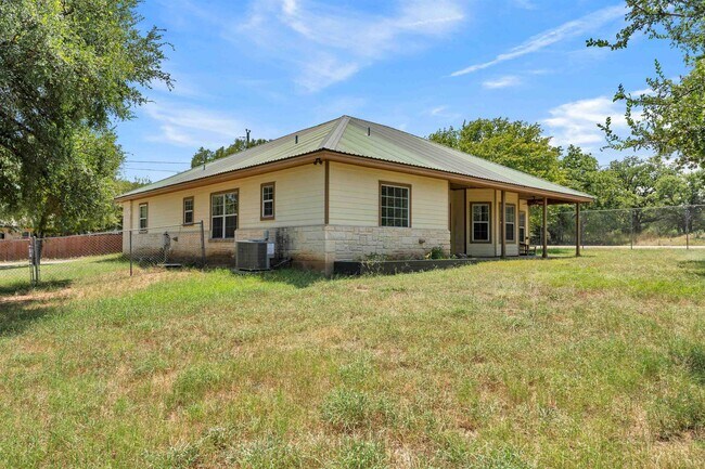 Building Photo - 145 Chaumont St