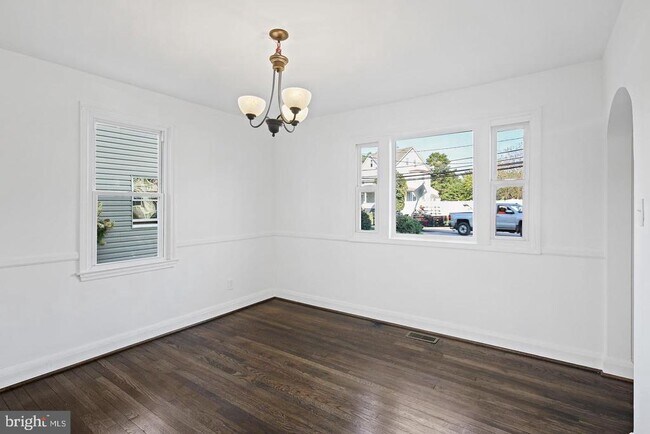 Building Photo - 423 Ingleside Ave