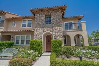 Building Photo - West Creek - Upgraded Townhome for Rent in...