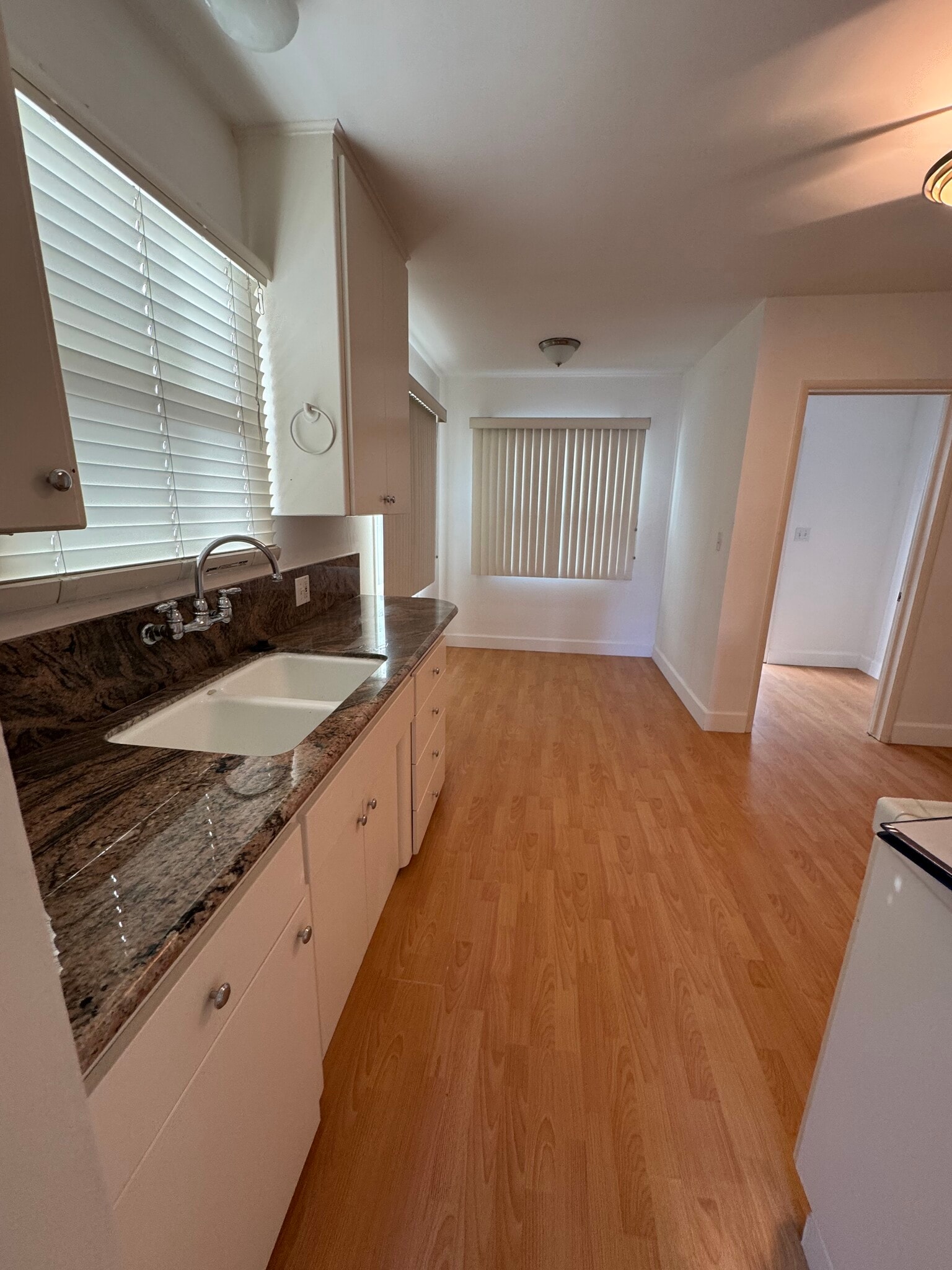 Building Photo - 11976 Walnut Ln