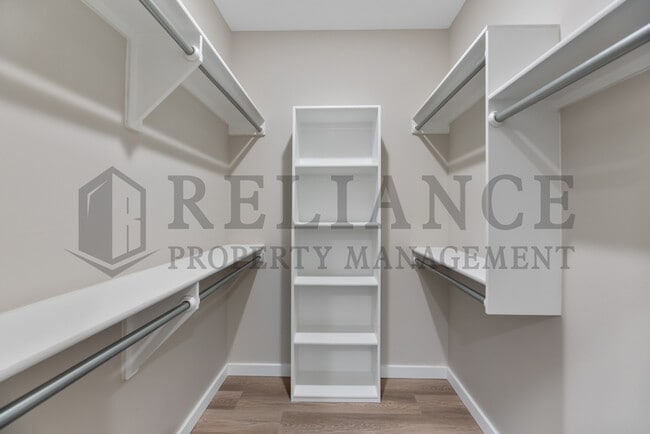 Building Photo - 5121 N Cypress St