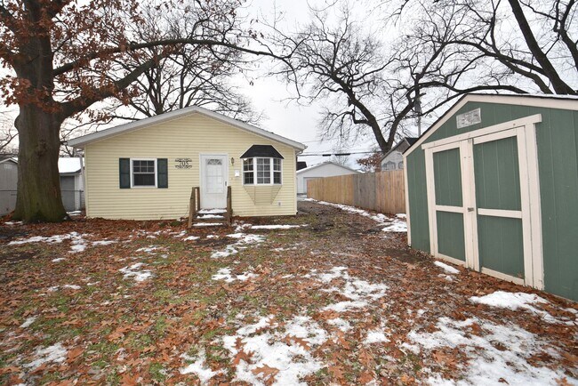 Building Photo - MIshawaka near Universities and shopping