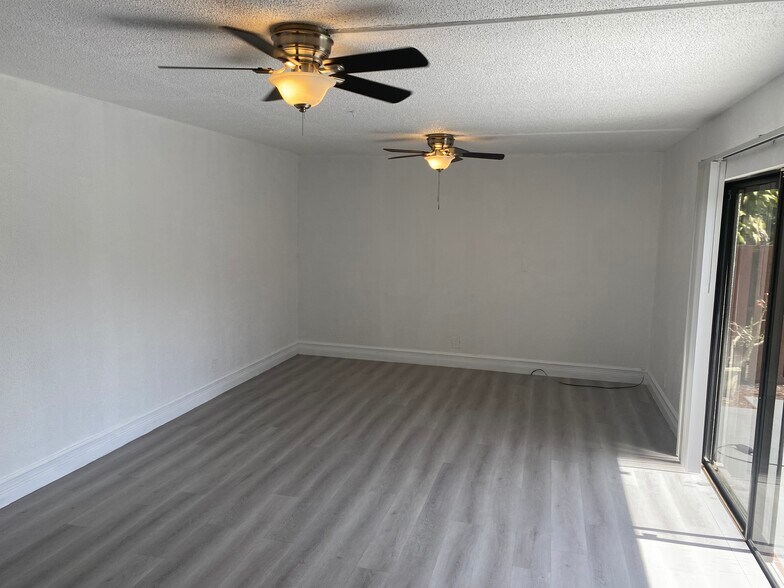 living room - 3301 Spanish Wells Dr