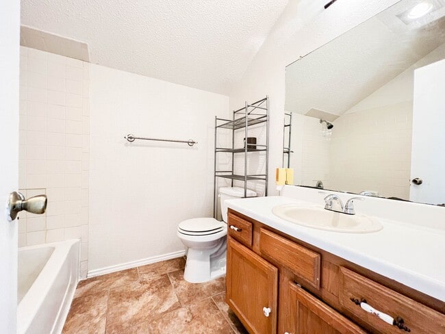 Building Photo - 1301 Pitcairn Dr