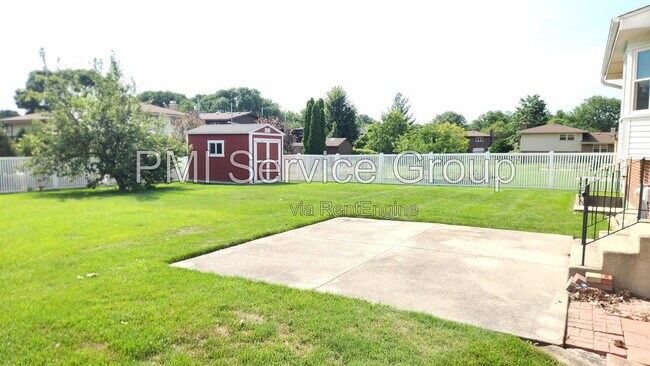 Building Photo - 7749 Lyman Ave