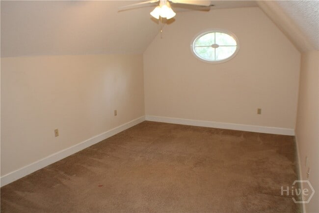 Building Photo - 6 Ardsley Ct