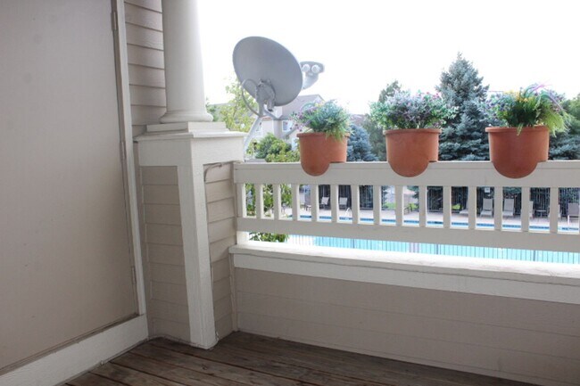 Building Photo - Deer Creek - 2nd Floor 2 bedroom/2 Bath Co...
