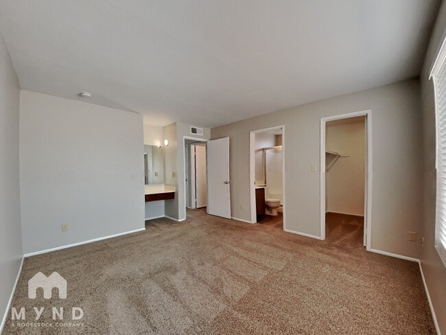 Building Photo - 5632 W Comet Ave