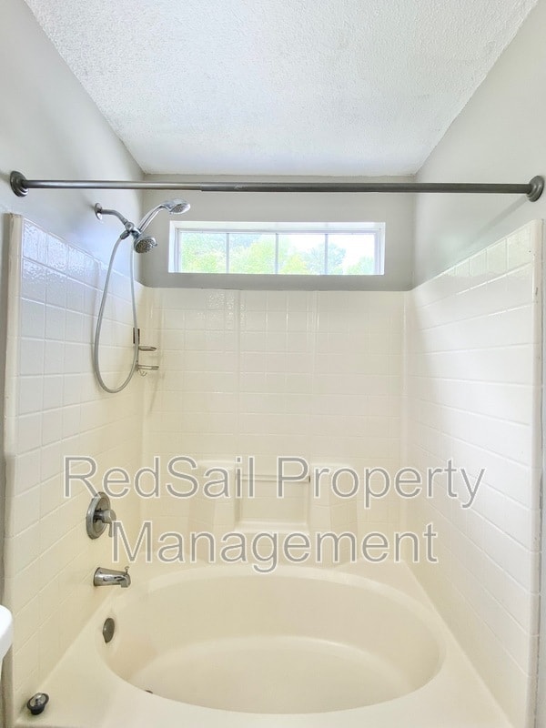 Building Photo - 815 Chapin Wood Dr