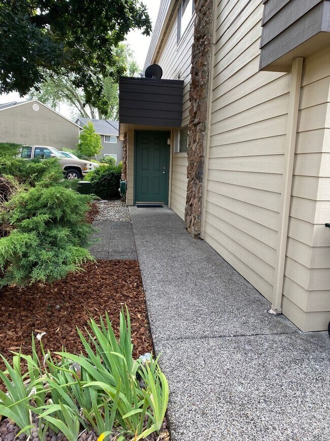 Building Photo - Beautiful Two BR Condo Across From Gateway...