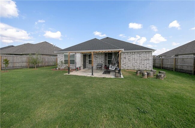 Building Photo - 440 Willow Dr
