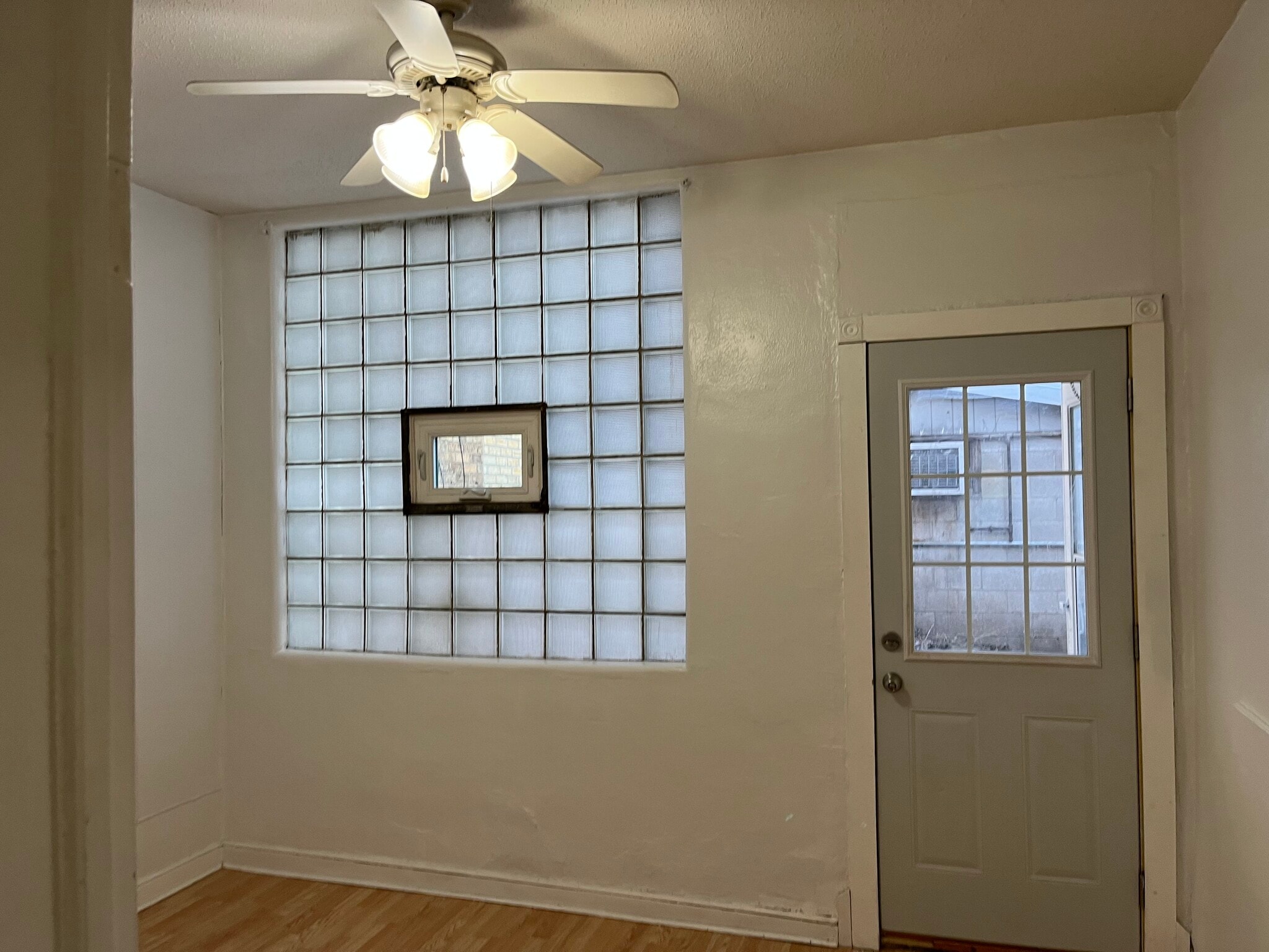 Building Photo - 115 1st St W