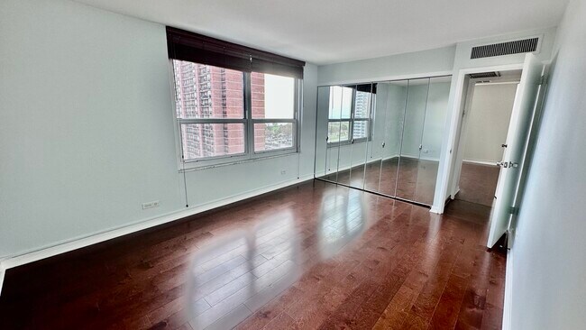 Building Photo - 720 W Gordon Terrace