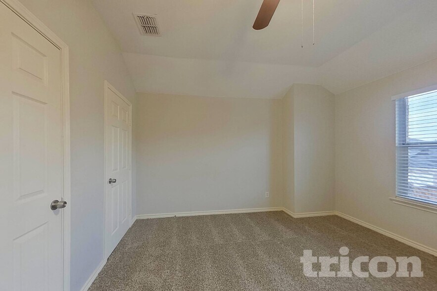 Building Photo - 813 Wolf Trail