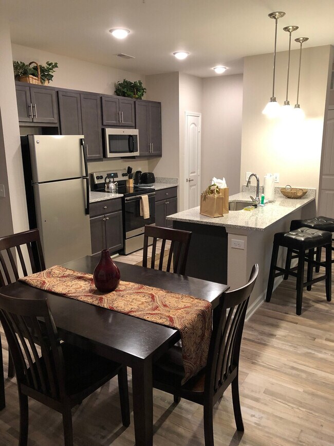 Building Photo - 1445 Broadcloth St