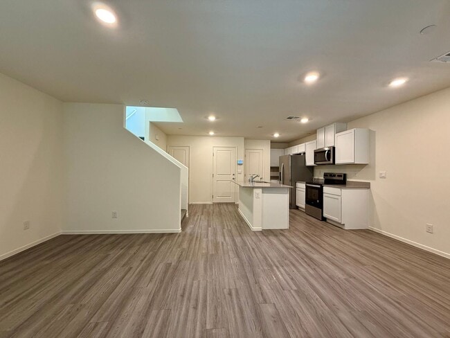Building Photo - BRAND NEW 3 BED 2.5 BATH 2 CAR GARAGE TOWN...