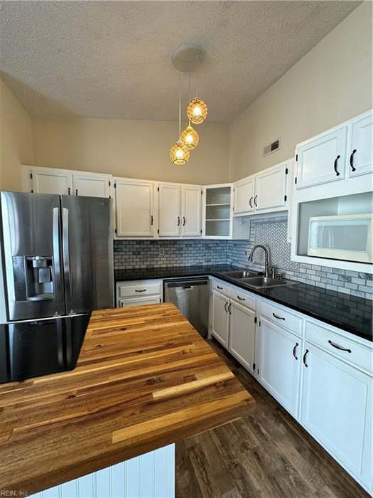 Building Photo - 9706 7th Bay St