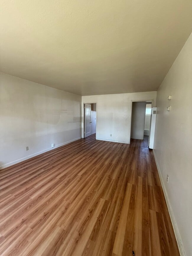 Building Photo - updated 2 bedroom duplex