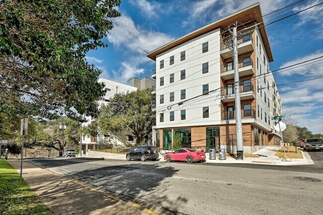 Building Photo - 2500 Longview St