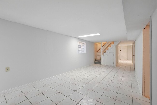 Building Photo - 5919 S Spaulding Ave