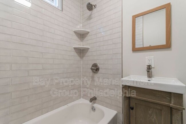 Building Photo - 725 W Luzerne St