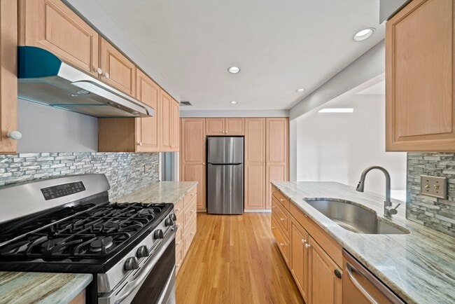 Building Photo - 55 Evelyn Rd