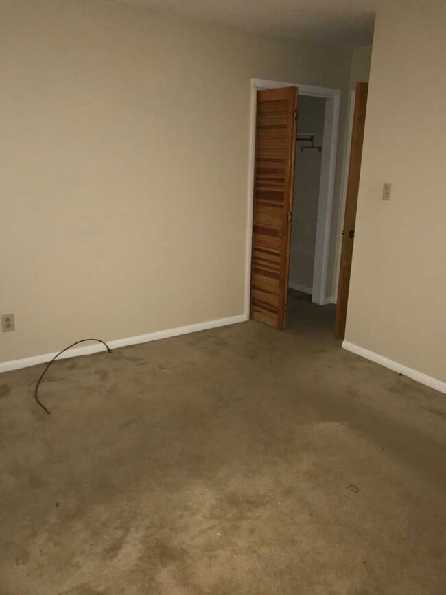 Building Photo - Charming 2 bed 2 bath duplex located in Newton