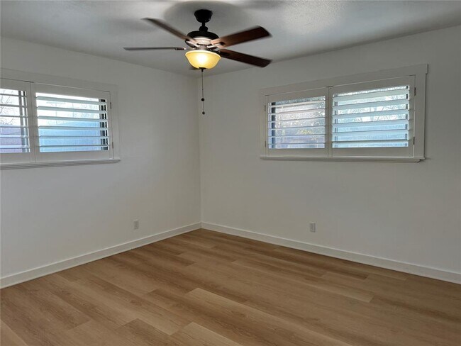 Building Photo - 6601 Columbia Dr